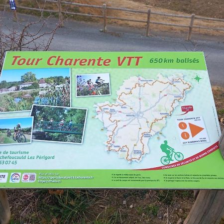 Maison De Campagne, Bulle De Verdure Montbron 外观 照片