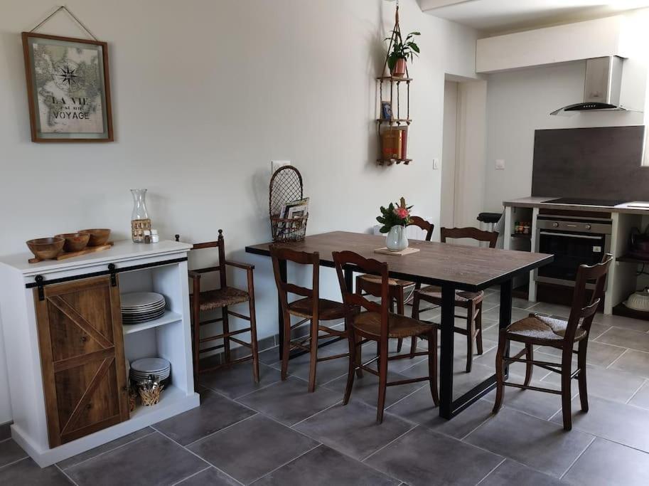 Maison De Campagne, Bulle De Verdure Montbron 外观 照片