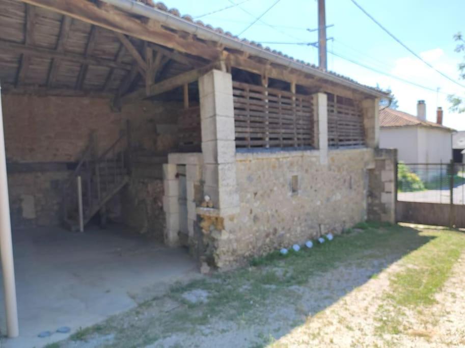 Maison De Campagne, Bulle De Verdure Montbron 外观 照片