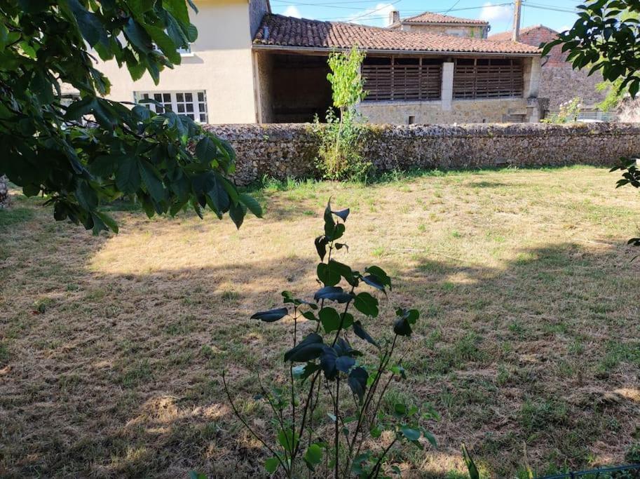 Maison De Campagne, Bulle De Verdure Montbron 外观 照片