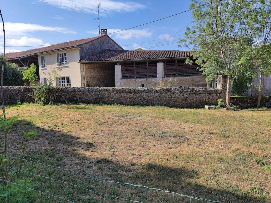 Maison De Campagne, Bulle De Verdure Montbron 外观 照片