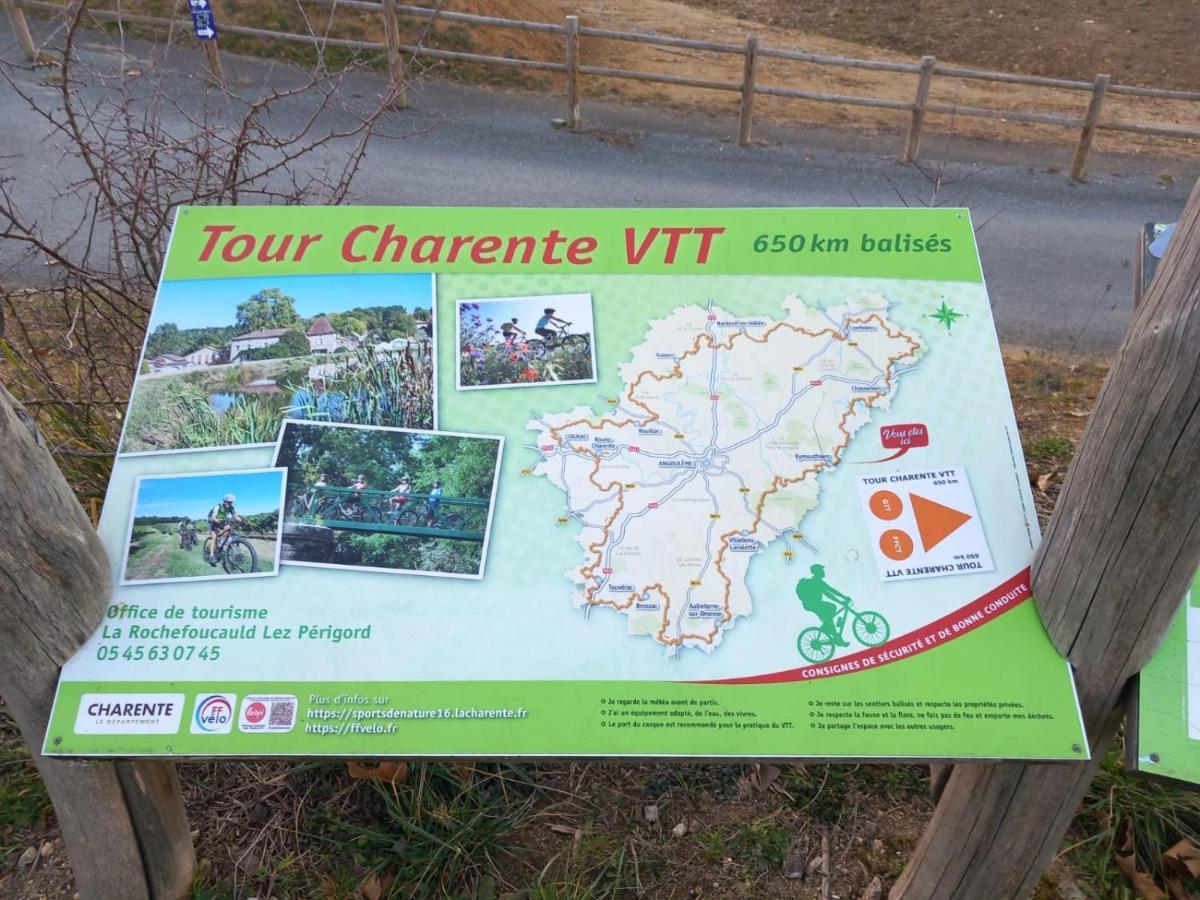 Maison De Campagne, Bulle De Verdure Montbron 外观 照片