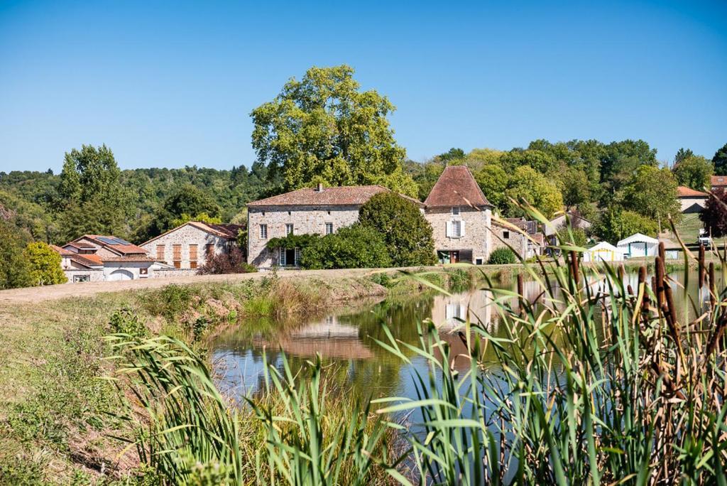 Maison De Campagne, Bulle De Verdure Montbron 外观 照片